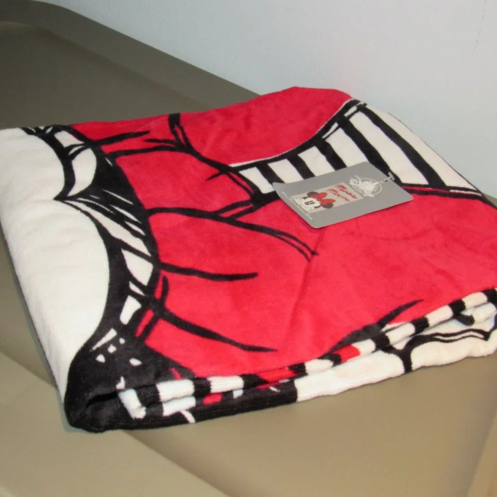Minnie Mouse Beach Towel NWT